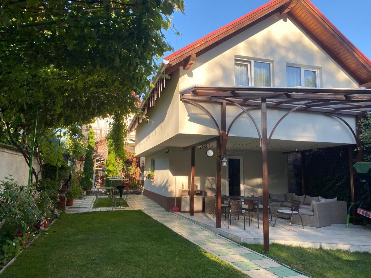 Hotel Casa Lucky à Rîşnov Extérieur photo
