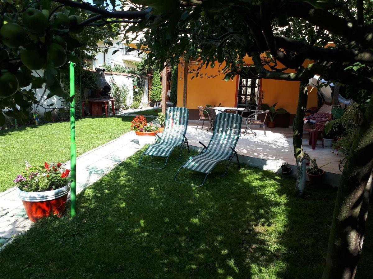 Hotel Casa Lucky à Rîşnov Extérieur photo