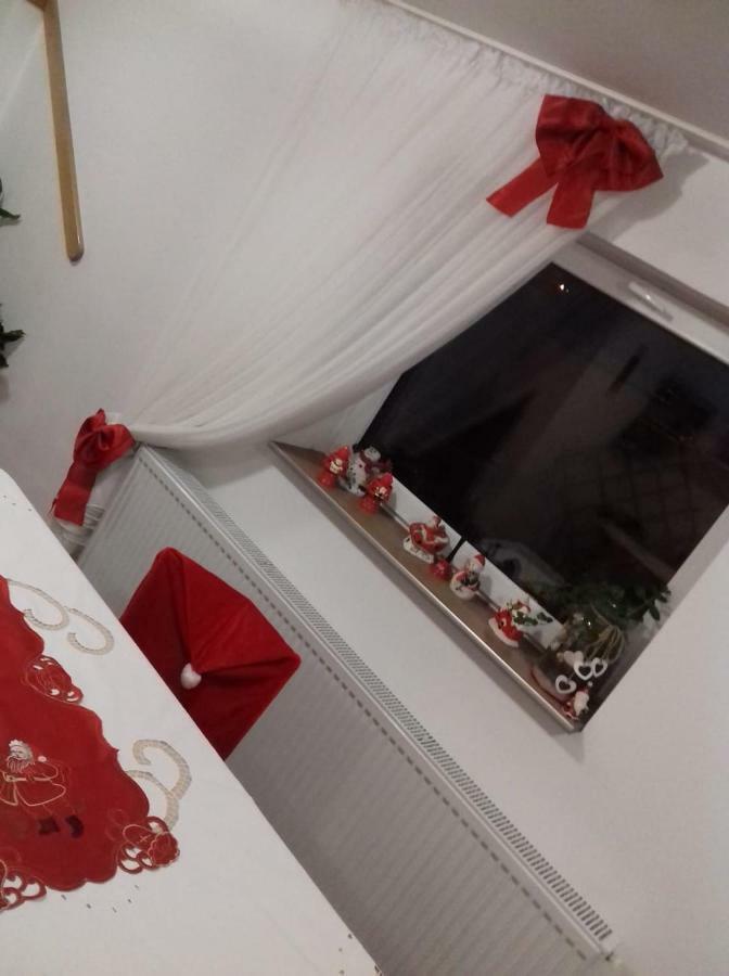 Hotel Casa Lucky à Rîşnov Extérieur photo
