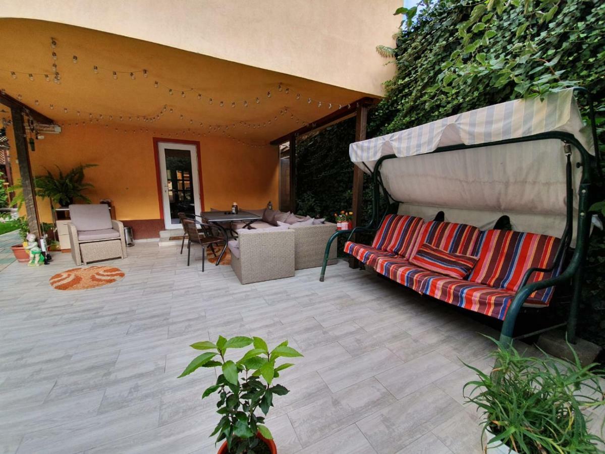 Hotel Casa Lucky à Rîşnov Extérieur photo