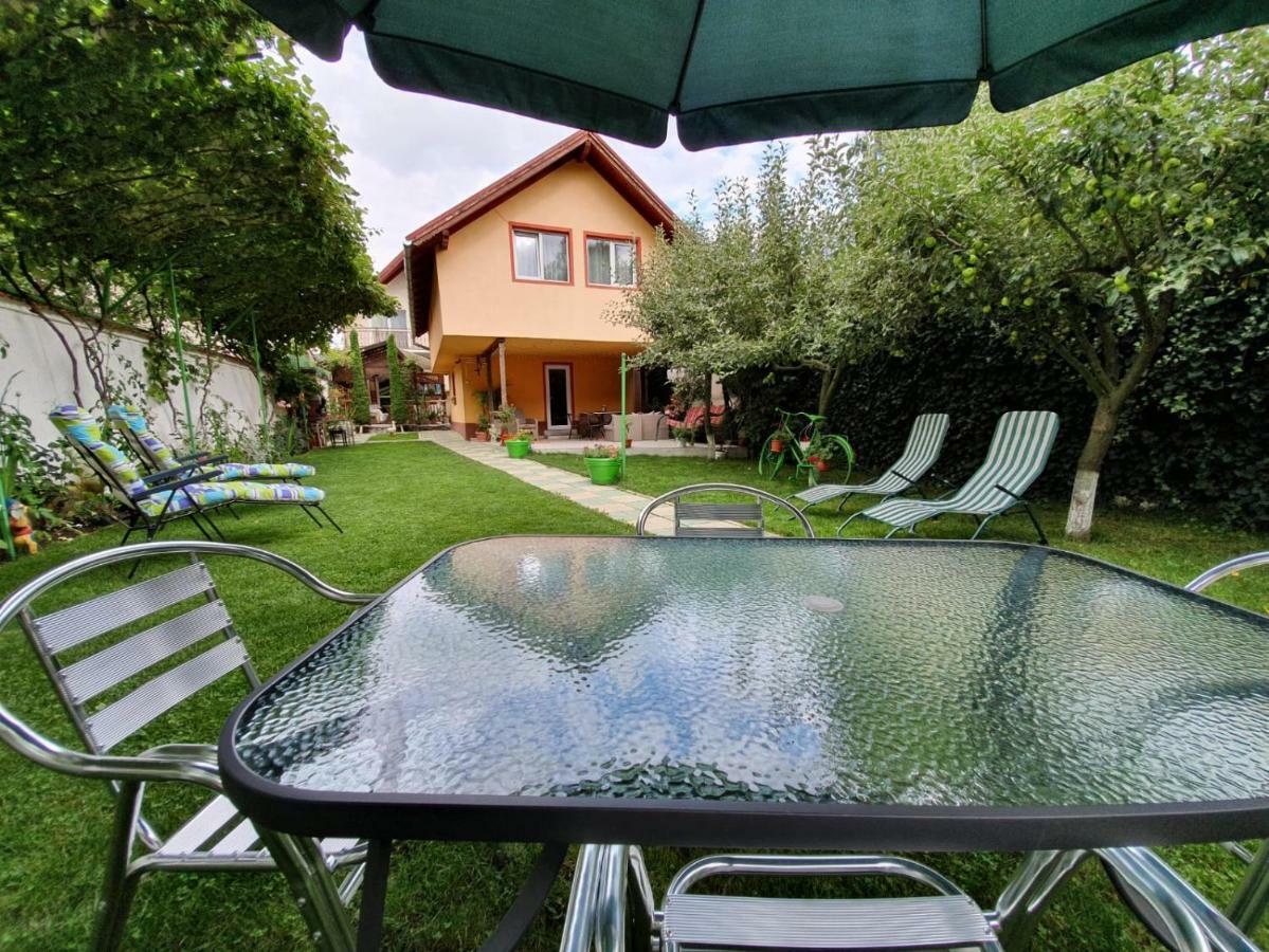 Hotel Casa Lucky à Rîşnov Extérieur photo